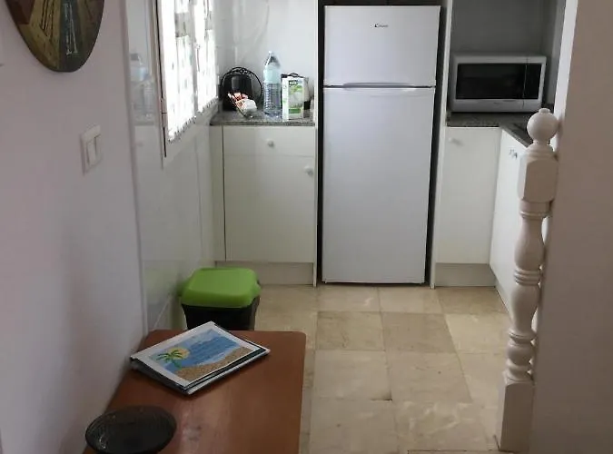 Lovely 2 Bedroom In アパート カレタ・デ・フステ